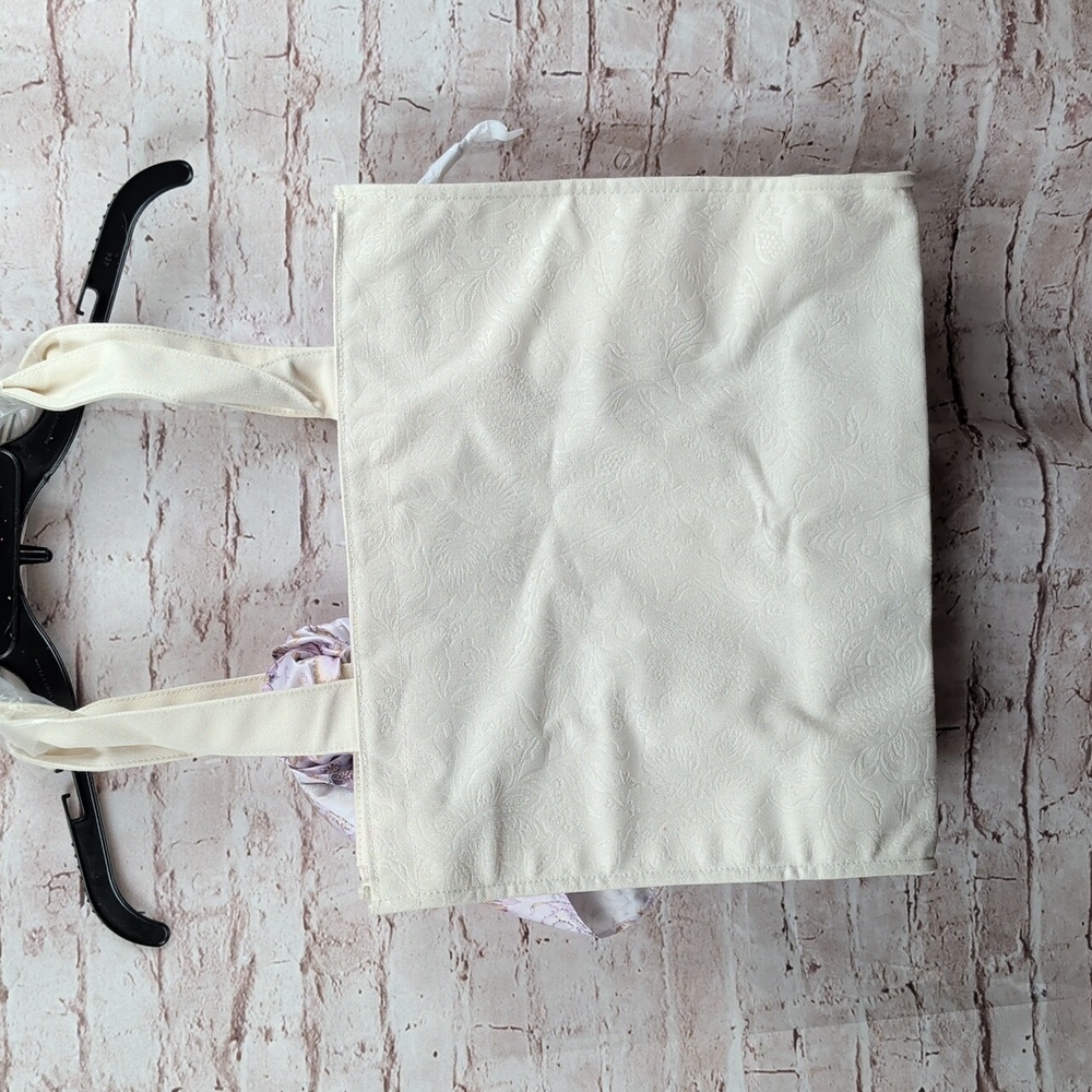 Victoria's Secret Ivory Floral-Embossed Tote Bag w/ Scarf Logo Bag Nwt - Picture 7 of 8